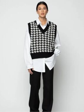 OAK + FORT Black White Houndstooth V-Neck Sweater Vest
